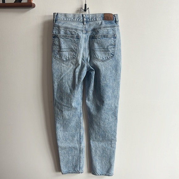 Women’s American Eagle Mom Jeans Size 2 - Picture 5 of 8